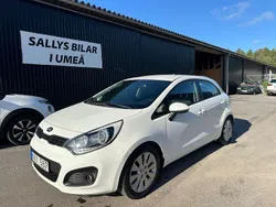 Vit Begagnad 2014 Kia Rio Halvkombi | 49 900 kr (Marknadspris)