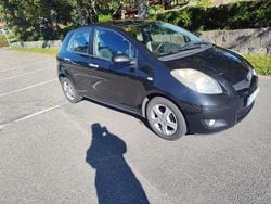 Svart Begagnad 2010 Toyota Yaris Halvkombi | 24 500 kr (Marknadspris)