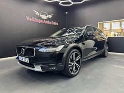 Svart Begagnad 2017 Volvo V90 CC Momentum Kombi | 229 900 kr (Marknadspris)