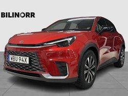 Röd Begagnad 2024 Lexus LBX SUV | 349 900 kr (Marknadspris)