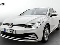 Vit (pure white) Begagnad 2023 VW Golf VIII Halvkombi | 264 900 kr (Marknadspris)