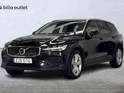 Svart Begagnad 2022 Volvo V60 CC Kombi | 219 900 kr (Bra pris)