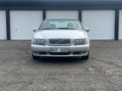 Ljusgrå Begagnad 1998 Volvo S70 SE Sedan | 29 900 kr (Marknadspris)