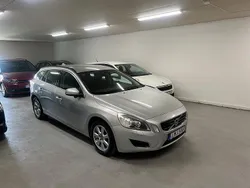 Ljusgrå Begagnad 2010 Volvo V60 Momentum Kombi | 44 900 kr (Marknadspris)