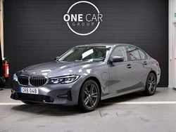 Grå Begagnad 2020 BMW 330 Sport Line Sedan | 219 800 kr (Marknadspris)