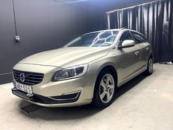 Ljusbrun Begagnad 2017 Volvo V60 Momentum Kombi | 159 900 kr (Marknadspris)
