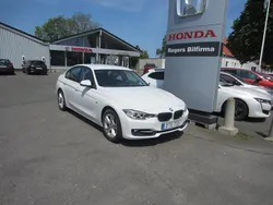 Vit Begagnad 2014 BMW 320 Sport Line Sedan | 159 900 kr (Marknadspris)