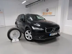 Svart Begagnad 2020 Volvo V60 CC Kombi | 329 900 kr (Marknadspris)