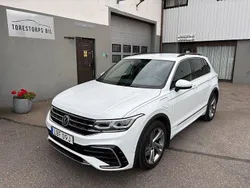 Vit Begagnad 2021 VW Tiguan R-line SUV | 259 000 kr (Marknadspris)