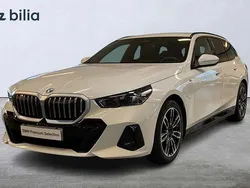 Vit Begagnad 2025 BMW 530e Comfort Edition Kombi | 639 000 kr (Superpris)