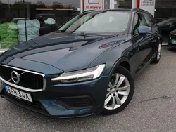 Mörkblå (blå) Begagnad 2020 Volvo V60 Momentum Kombi | 214 900 kr (Bra pris)