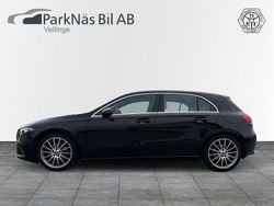 Svart Begagnad 2018 Mercedes A180 Halvkombi | 209 900 kr (Marknadspris)