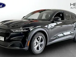 Svart (black) Begagnad 2022 Ford Mustang Mach-E Standard Range SUV | 324 900 kr (Superpris)