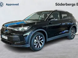 Svart (grenadilla black metallic) Ny 2025 VW Tiguan Life SUV | 573 200 kr (Lite dyr)
