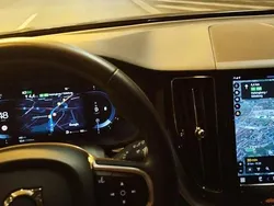 Grå Begagnad 2022 Volvo XC60 Momentum SUV | 322 000 kr (Bra pris)
