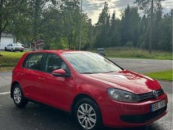 Röd Begagnad 2010 VW Golf VI Halvkombi | 43 000 kr (Marknadspris)