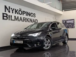 Mörkblå Begagnad 2015 Toyota Avensis Active Kombi | 123 900 kr (Lite dyr)