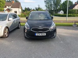 Svart Begagnad 2016 Kia Carens Minibuss | 127 000 kr (Marknadspris)