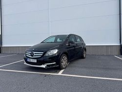 Svart Begagnad 2015 Mercedes 200 Style Halvkombi | 25 000 kr