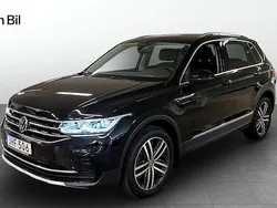 Svart Begagnad 2020 VW Tiguan Elegance SUV | 299 800 kr (Marknadspris)