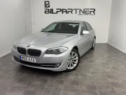 Ljusgrå (grå) Begagnad 2011 BMW 520 Sedan | 99 000 kr (Marknadspris)