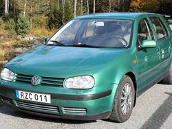 Grön Begagnad 2000 VW Golf IV Basis Halvkombi | 18 500 kr (Dyr)