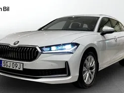 Vit Ny 2024 Skoda Superb Selection Kombi | 399 900 kr (Superpris)