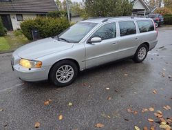Grå Begagnad 2005 Volvo V70 Kinetic Kombi | 21 900 kr (Marknadspris)
