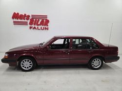 Mörkröd Begagnad 1994 Volvo 944 Sedan | 69 900 kr