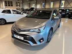 Ljusgrå (grå) Begagnad 2015 Toyota Avensis Multidrive S Sedan | 149 900 kr (Marknadspris)