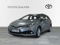 Ljusgrå (grå) Begagnad 2017 Toyota Auris Touring Sports Kombi | 196 500 kr (Lite dyr)