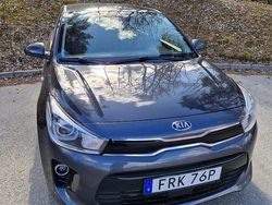 Grå Begagnad 2020 Kia Rio Halvkombi | 115 900 kr (Marknadspris)