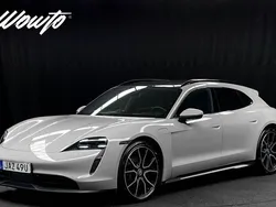 Ljusgrå Begagnad 2022 Porsche Taycan Sport Turismo Sedan | 749 800 kr (Marknadspris)