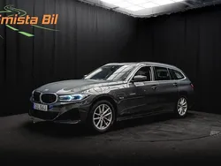 Grå Begagnad 2023 BMW 330e Comfort Edition Kombi | 394 900 kr (Marknadspris)