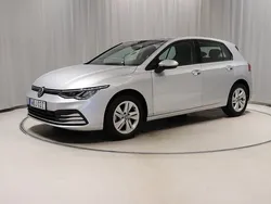 Silver (reflex silver metallic) Begagnad 2023 VW Golf VIII Kombi | 284 800 kr (Marknadspris)