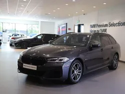Grå Begagnad 2022 BMW 530e M Sport Kombi | 429 000 kr (Dyr)