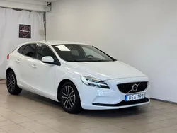 Vit Begagnad 2017 Volvo V40 Momentum Kombi | 169 900 kr (Marknadspris)