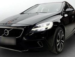 Svart Begagnad 2018 Volvo V40 CC Summum Kombi | 209 900 kr (Marknadspris)
