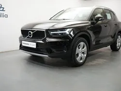 Svart Begagnad 2022 Volvo XC40 Momentum SUV | 274 900 kr (Marknadspris)