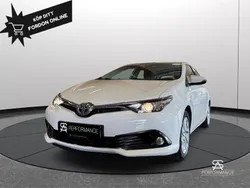 Vit Begagnad 2018 Toyota Auris Hybrid Active Halvkombi | 159 000 kr (Marknadspris)