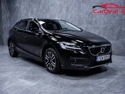 Svart Begagnad 2017 Volvo V40 CC Momentum Kombi | 139 800 kr (Bra pris)