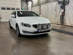 Vit Begagnad 2015 Volvo V60 Momentum Kombi | 169 500 kr (Marknadspris)