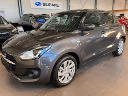 Grå Begagnad 2023 Suzuki Swift Halvkombi | 199 900 kr (Marknadspris)
