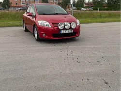 Röd Begagnad 2010 Toyota Auris Plus Halvkombi | 53 000 kr (Marknadspris)