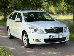 Vit Begagnad 2012 Skoda Octavia Elegance Kombi | 39 999 kr (Marknadspris)