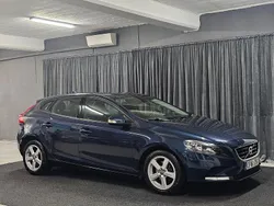 Blå Begagnad 2013 Volvo V40 Kombi | 88 900 kr (Marknadspris)
