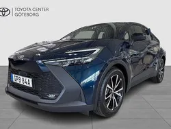 Blå Ny 2025 Toyota C-HR Style SUV | 369 900 kr (Marknadspris)