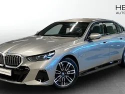 Grå (grey) Begagnad 2025 BMW 530e Comfort Edition Sedan | 648 700 kr (Superpris)