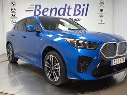 Grå (storm bay metallic) Begagnad 2024 BMW iX2 M Sport SUV | 519 500 kr (Bra pris)