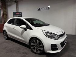 Vit Begagnad 2016 Kia Rio Halvkombi | 99 900 kr (Marknadspris)
